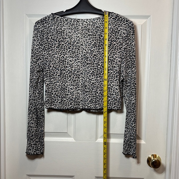 SHEIN Curve- Animal Print Long Sleeve Crop Top- 2XL - Picture 7 of 8